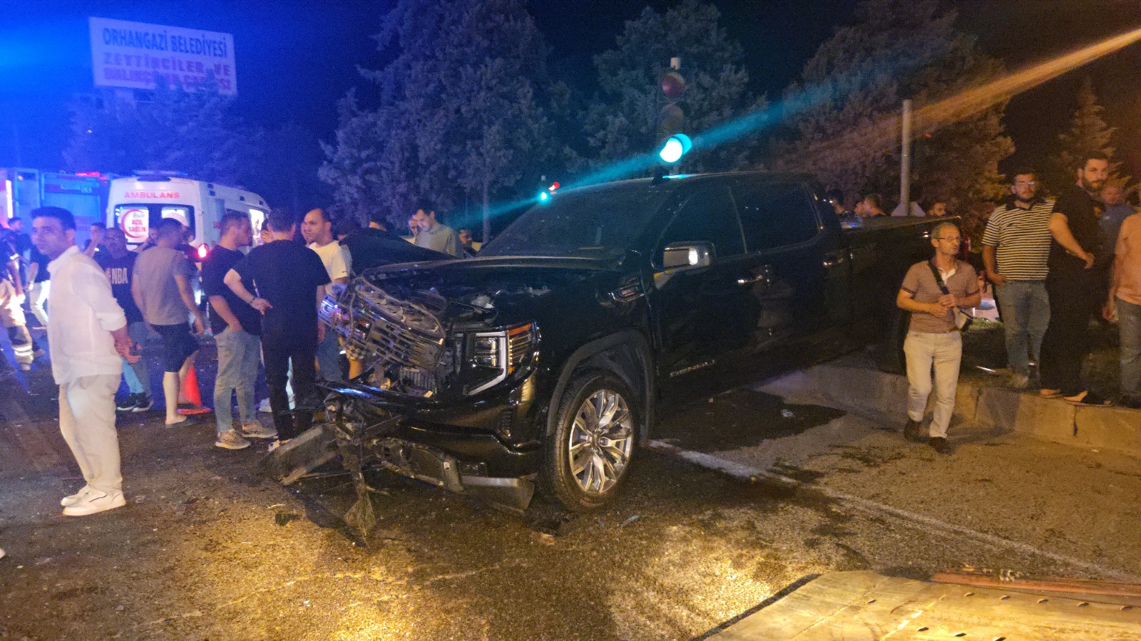 Aa 20250801 38726800 38726796 Bursada Kamyonet Ile Ambulansin Carpistigi Kazada 5 Kisi Yaralandi (1)