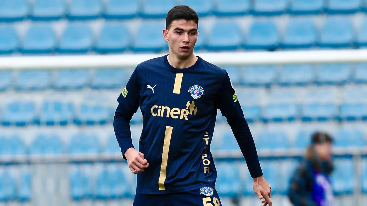 Okul Bahcesinden Premier Lige Aston Villaya Transfer Olan Yasin Ozcanin Hikayesi Cmgm