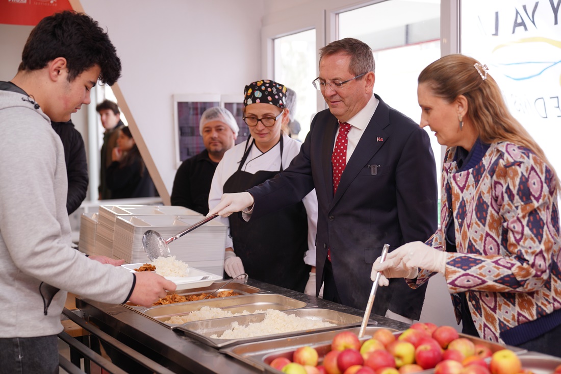 Ayvalık’ta Öğrenci Kent Lokantasında 3 Çeşit Yemek 30 Lira (1)