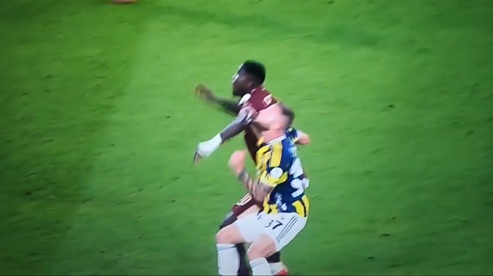 Fenerbahce Trabzonspor Macina Var Damga Vurdu 1 Gol Iptal Edildi 1 Kirmizi Kart Cikti 17578682568787 1