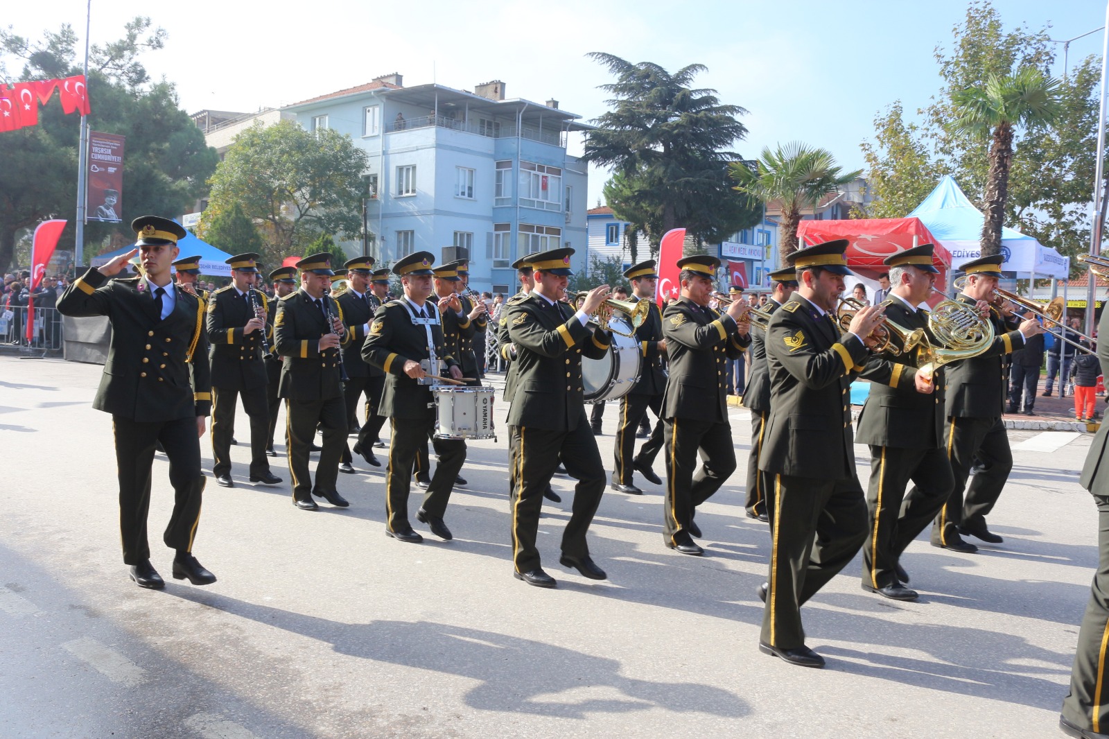 1D8C4001 0911 437F B80C 0E45E839Bb16