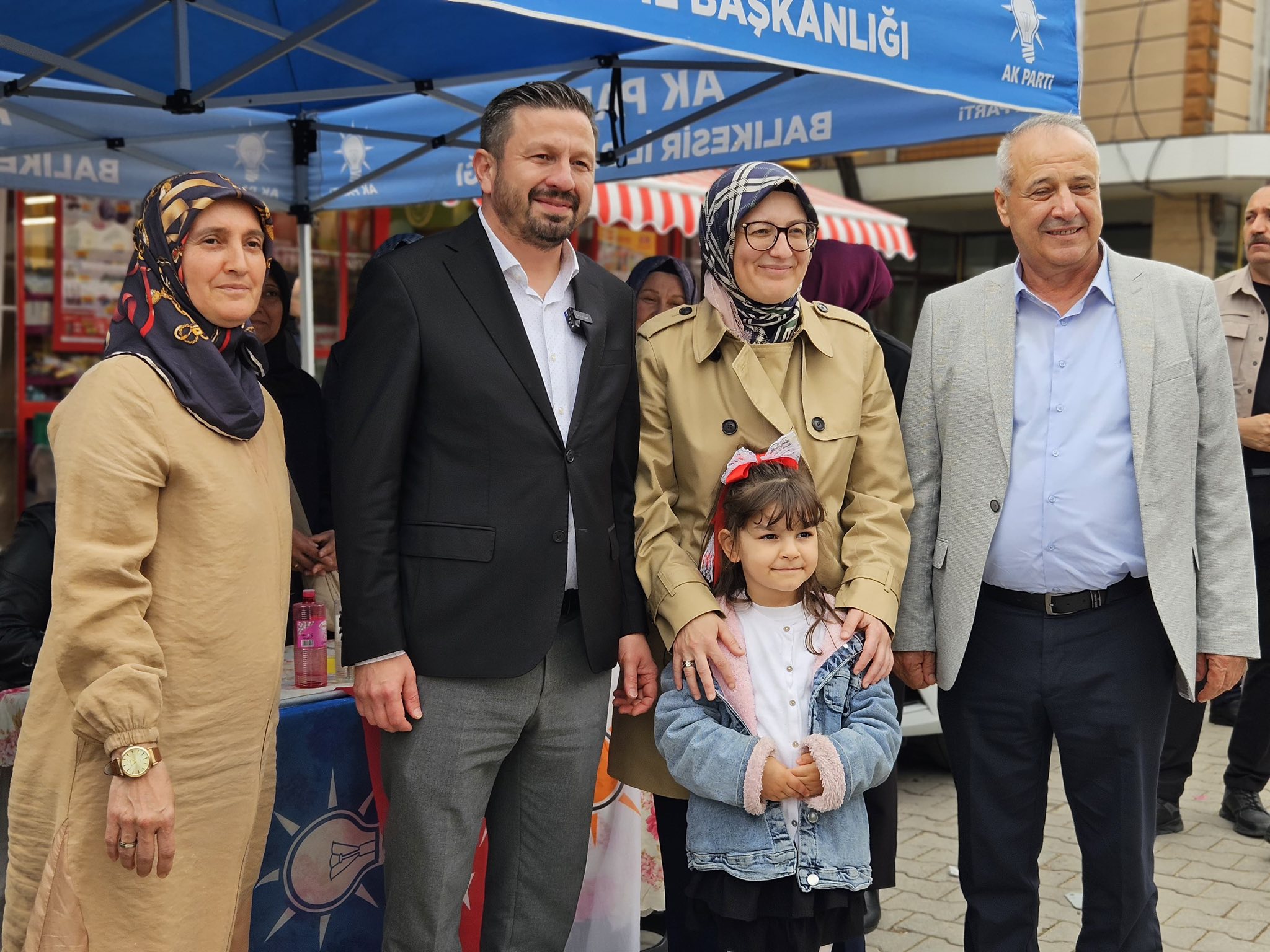 Belgin Uygur Gönen Karşıkaya Pazarı'nda esnafı ve vatandaşı dinledi