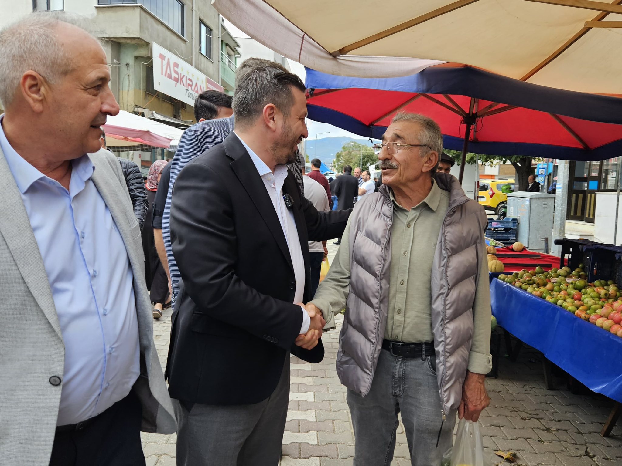 Belgin Uygur Gönen Karşıkaya Pazarı'nda esnafı ve vatandaşı dinledi