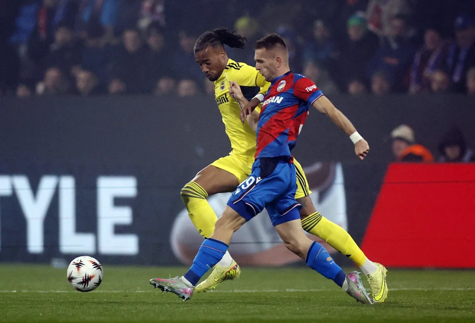 2025 11 06 T203426 Z 1443142549 U P1 E L B61 L5 D A2 R T R M A D P 3 S O C C E R E U R O P A P L Z F B 828230