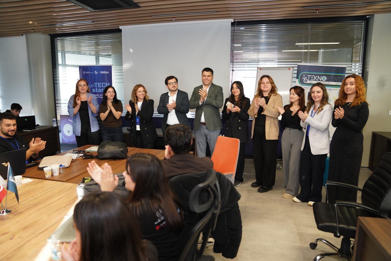 572489128 1262723405884848 2709895924178129922 N