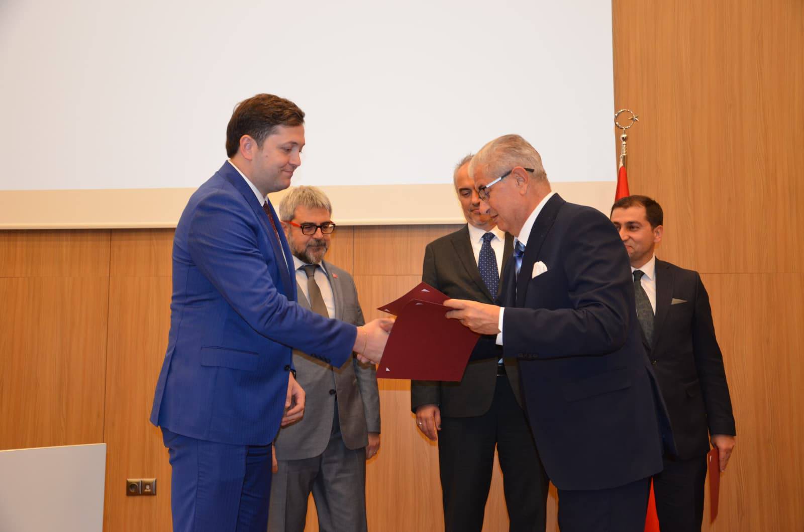 576773472 828158606585693 8467578809667106635 N