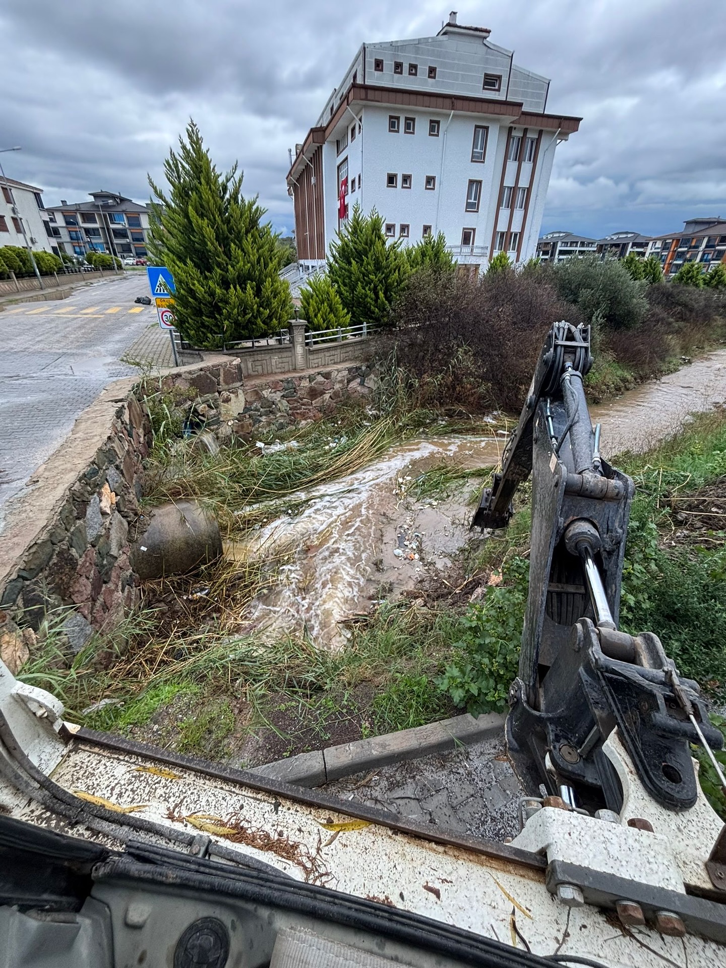 579934228 18512212249064151 2178695109374758459 N