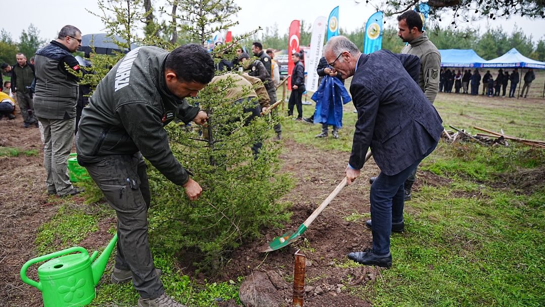 581761040 18377101405149843 8744103515293092913 N