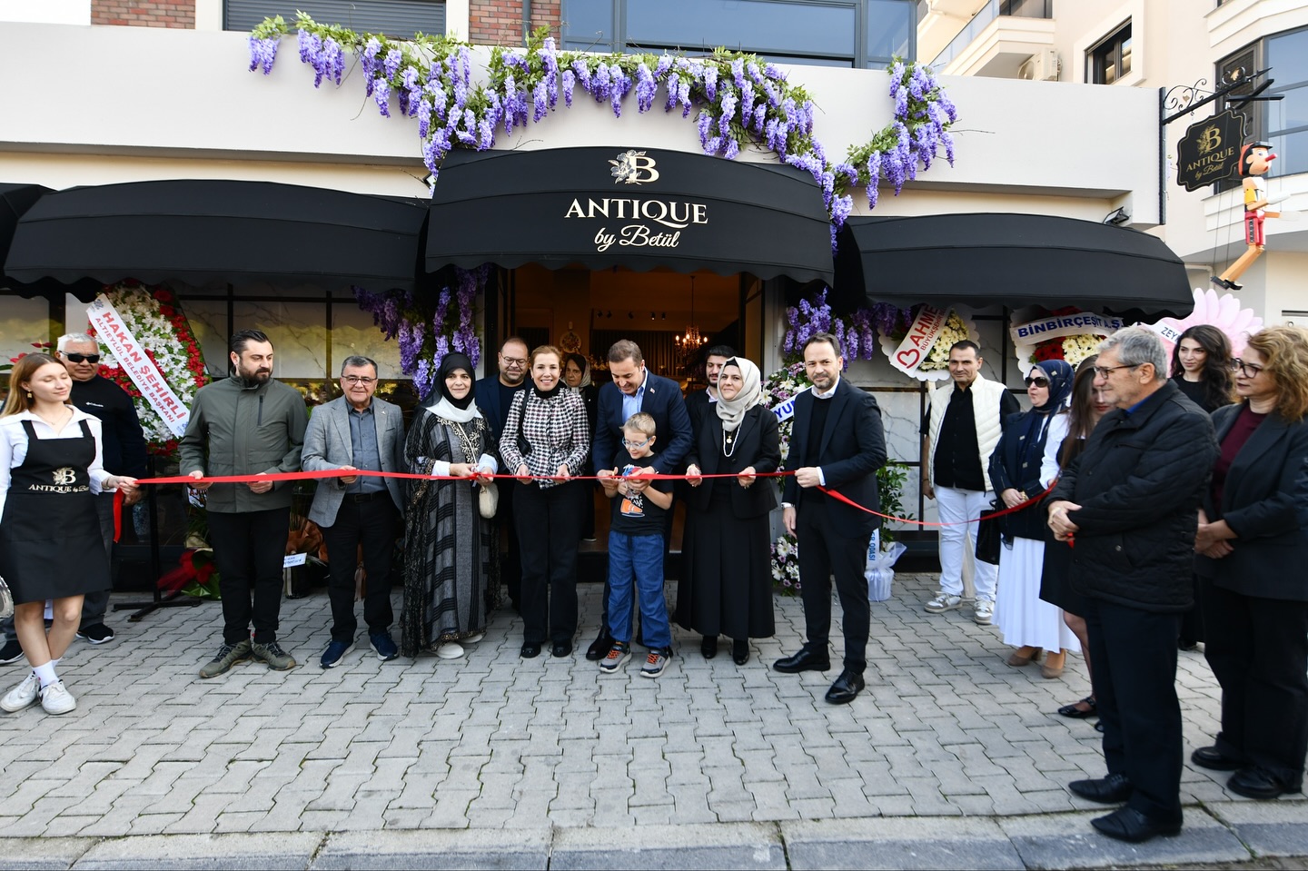 583142823 17988722636902496 8336476815764693637 N