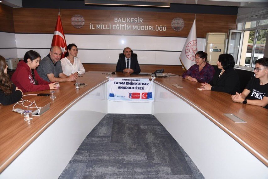 584298388 18048376946677787 5480902495832524491 N