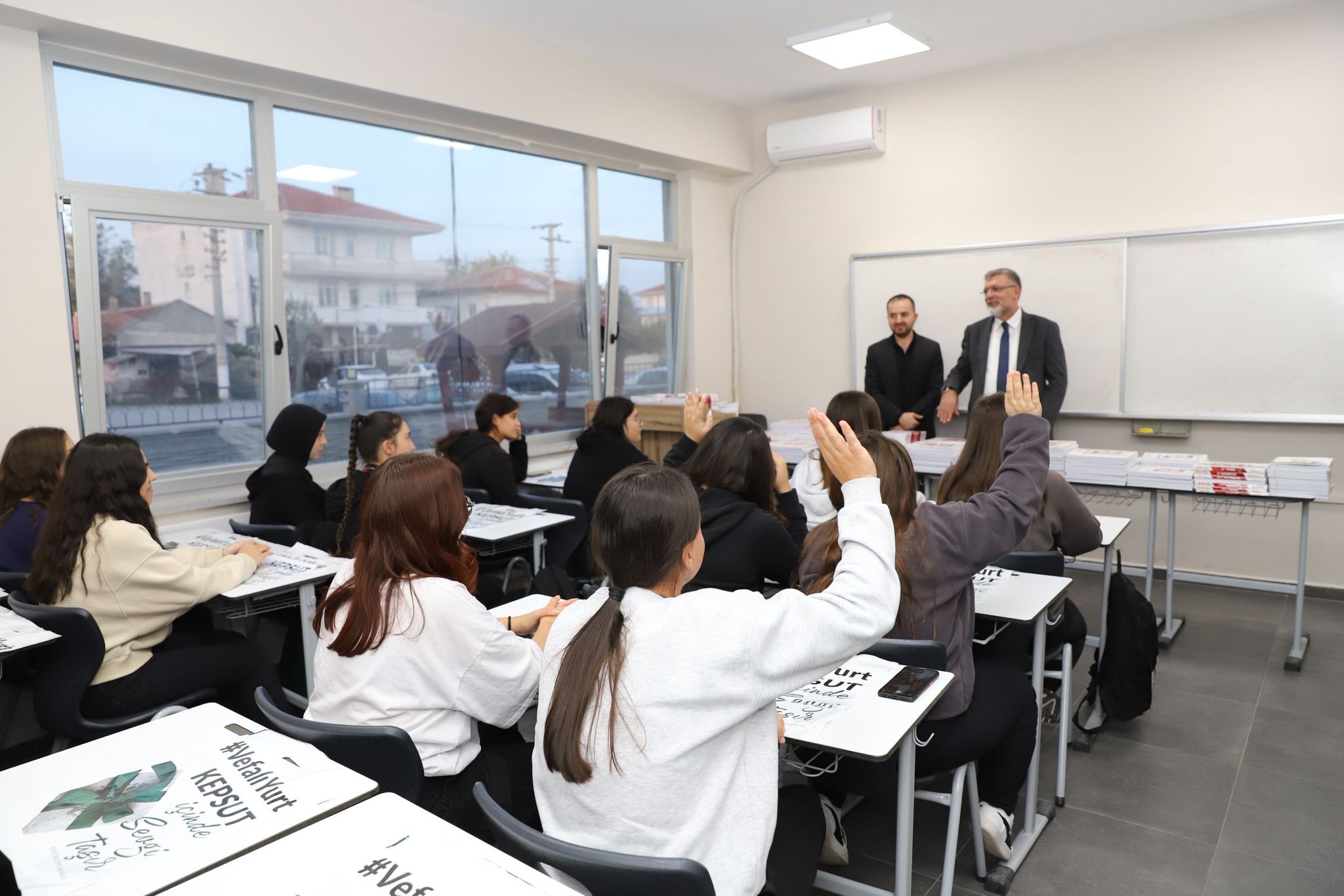 584696296 1160836669582662 5619257865992690580 N