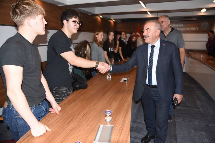 586798733 18048376973677787 5088865386484559714 N