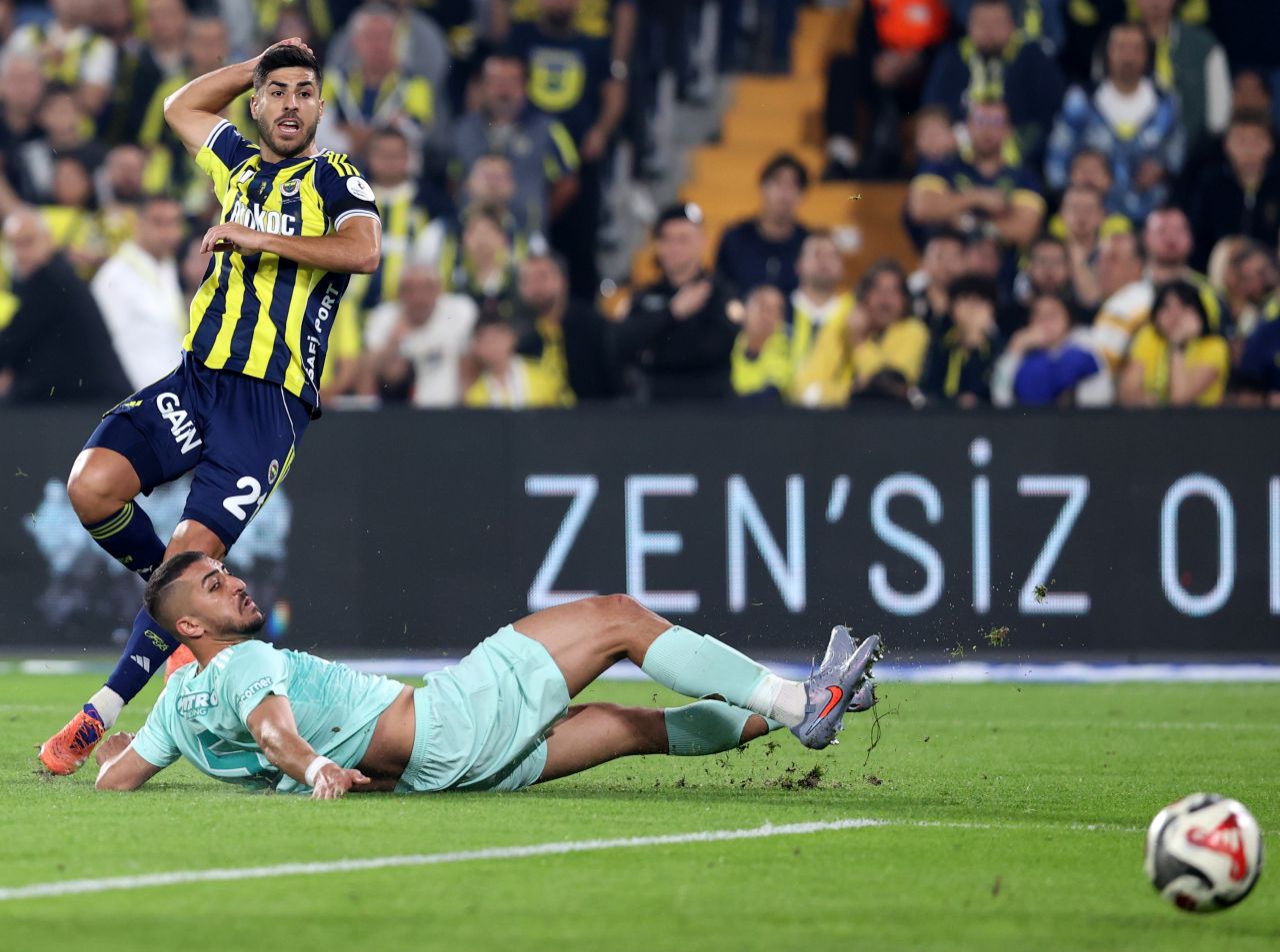 A A 20251109 39663950 39663927 F E N E R B A H C E Z E C O R N E R K A Y S E R I S P O R