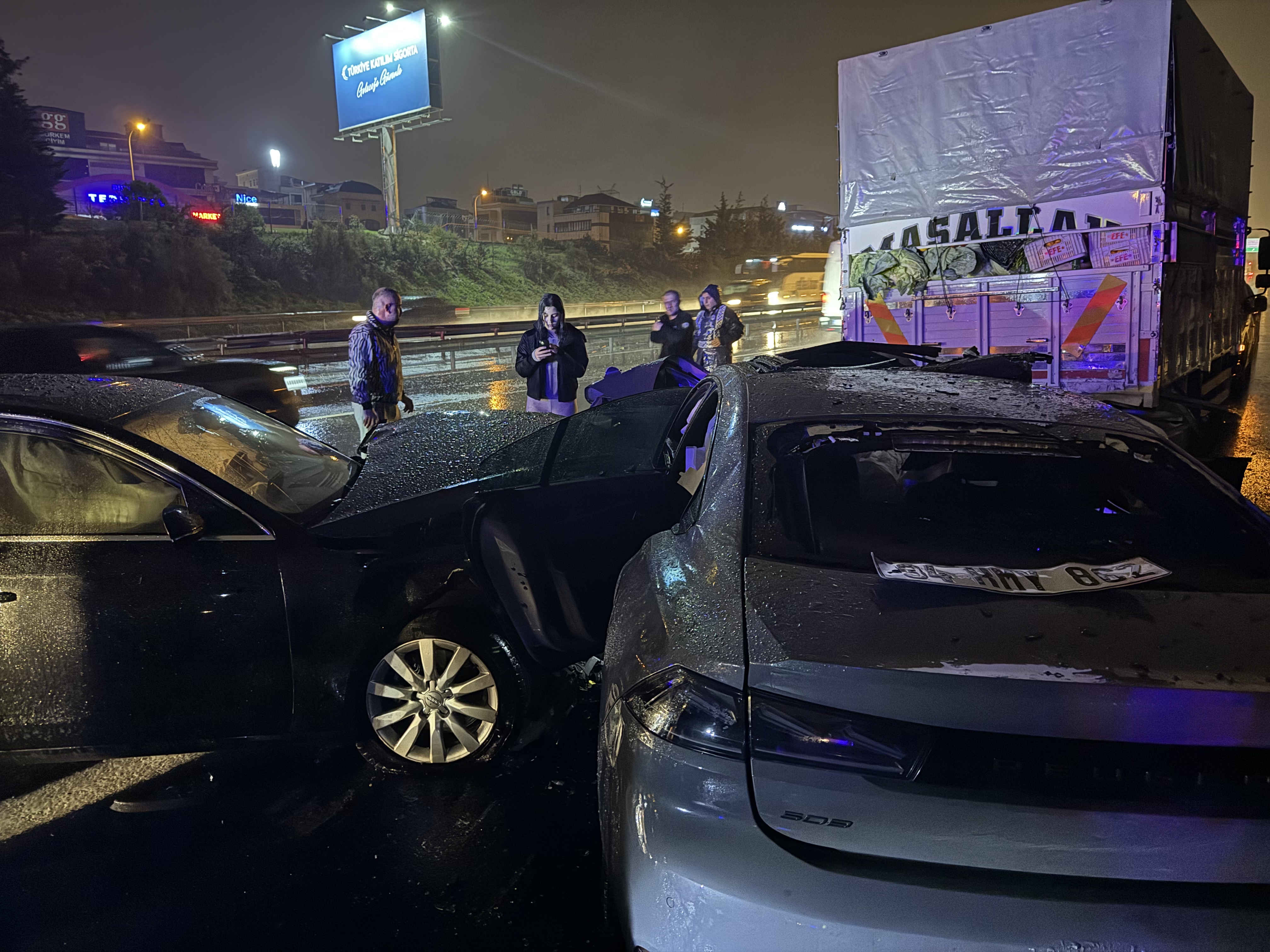 A A 20251112 39686313 39686310 A T A S E H I R D E Z I N C I R L E M E T R A F I K K A Z A S I N D A 6 K I S I Y A R A L A N D I