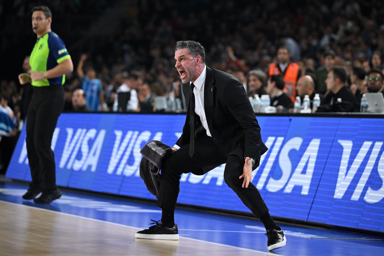 A A 20251119 39752617 39752604 T U R K T E L E K O M B E S I K T A S G A I N