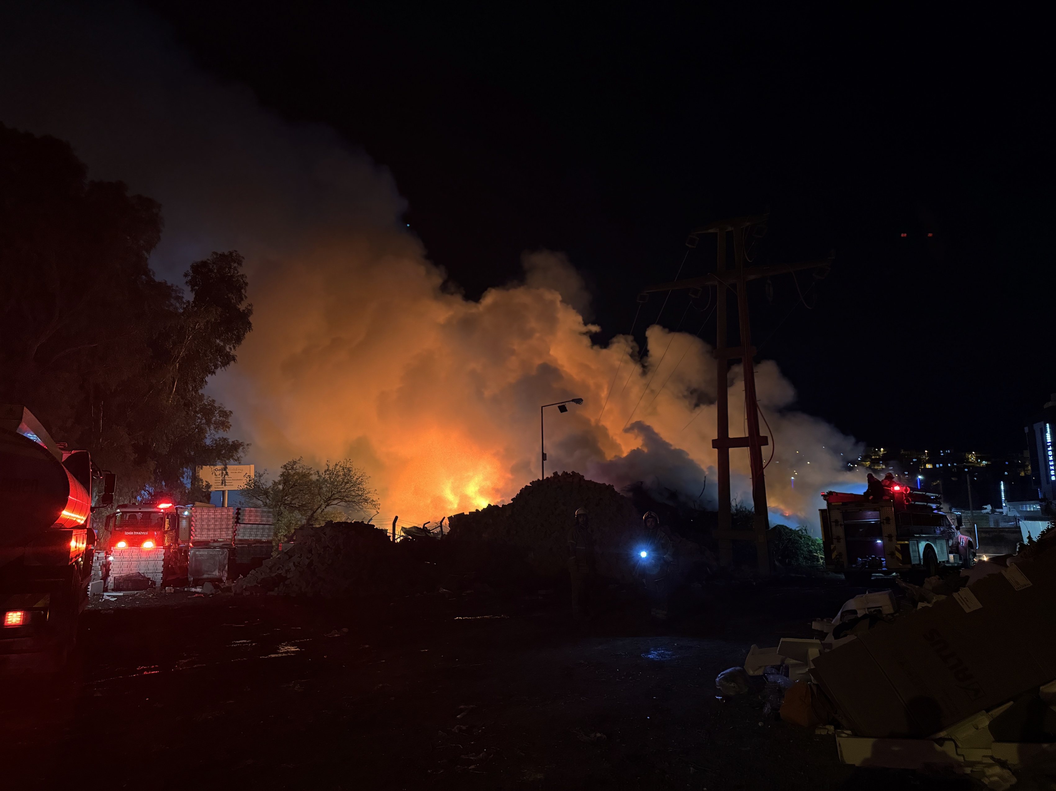 A A 20251123 39787586 39787579 I Z M I R D E C O P D E P O L A M A A L A N I N D A C I K A N Y A N G I N A M U D A H A L E E D I L I Y O R