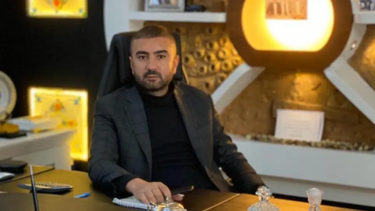 1766483094 F8F2F953B858542E7451