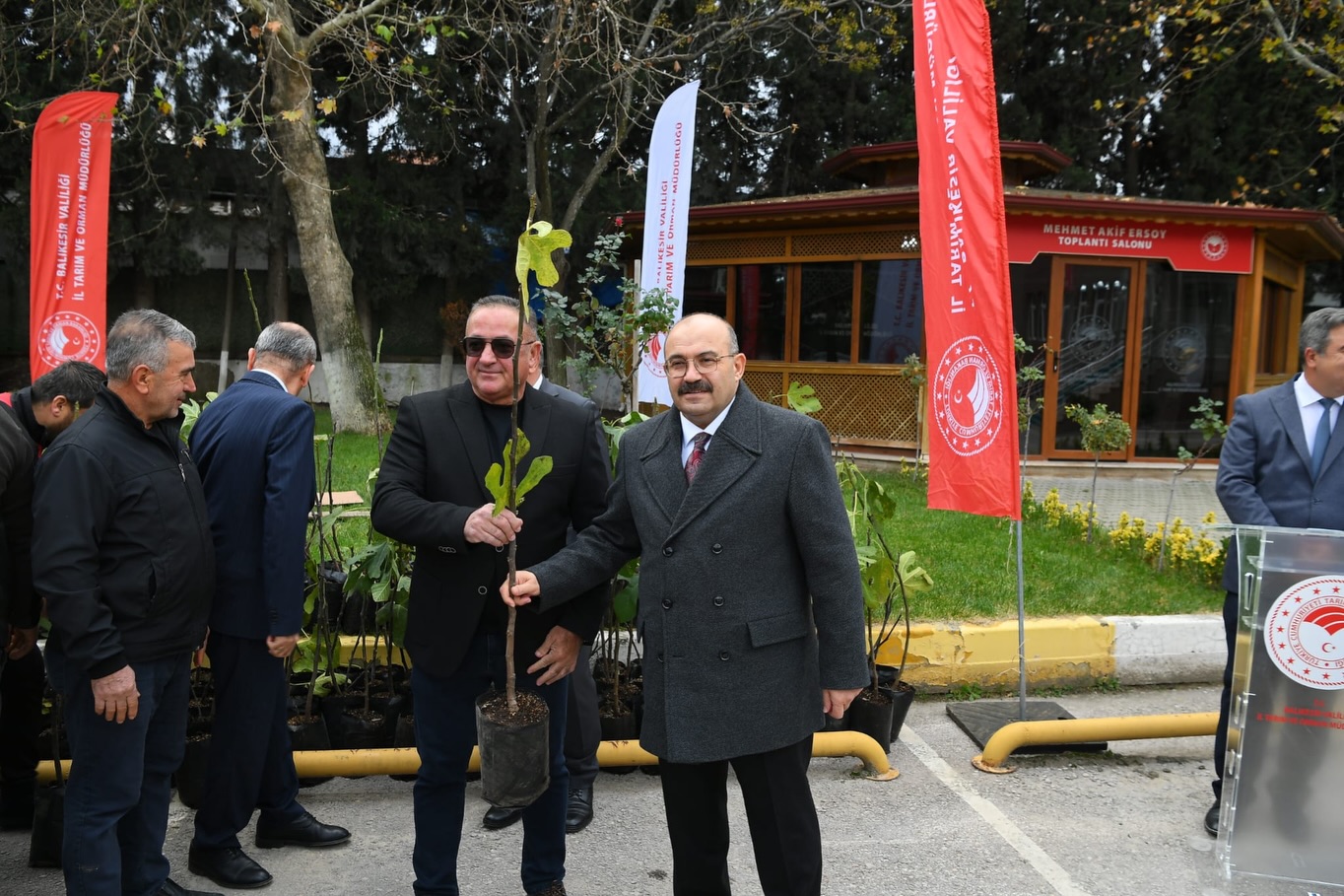 586648601 18317977900222704 2766763498814240864 N