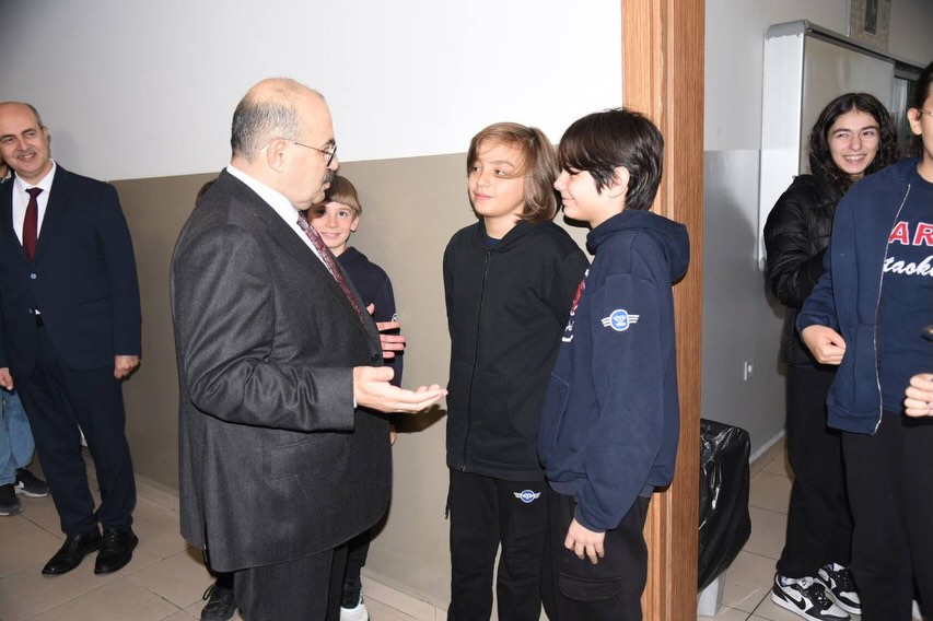 586708655 18051138890677787 655830871590623617 N