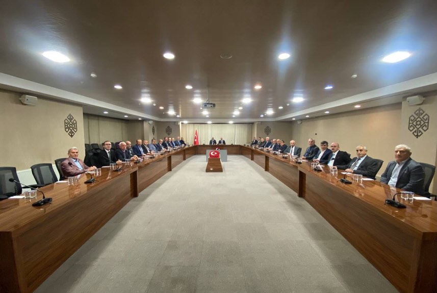 586867467 18049814021677787 6936292813672801539 N