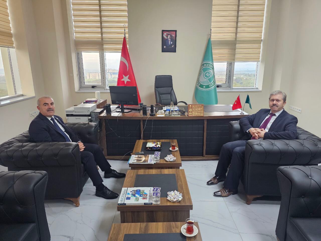 587270863 18049658828677787 1442738770997490355 N