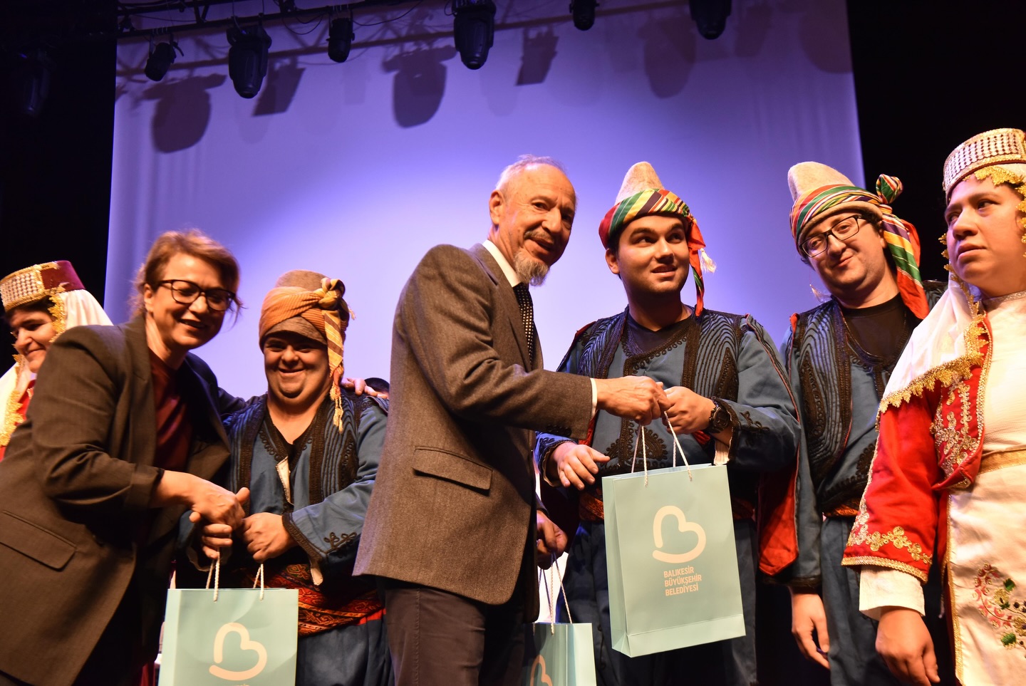 588616822 18437093902100863 6890418396157670876 N