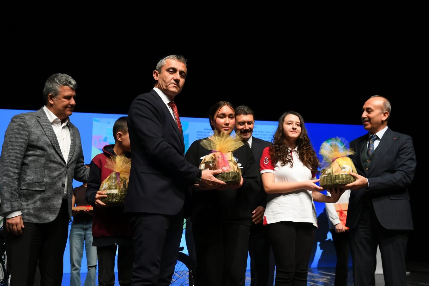 589918422 18051155492677787 4960890373571606459 N