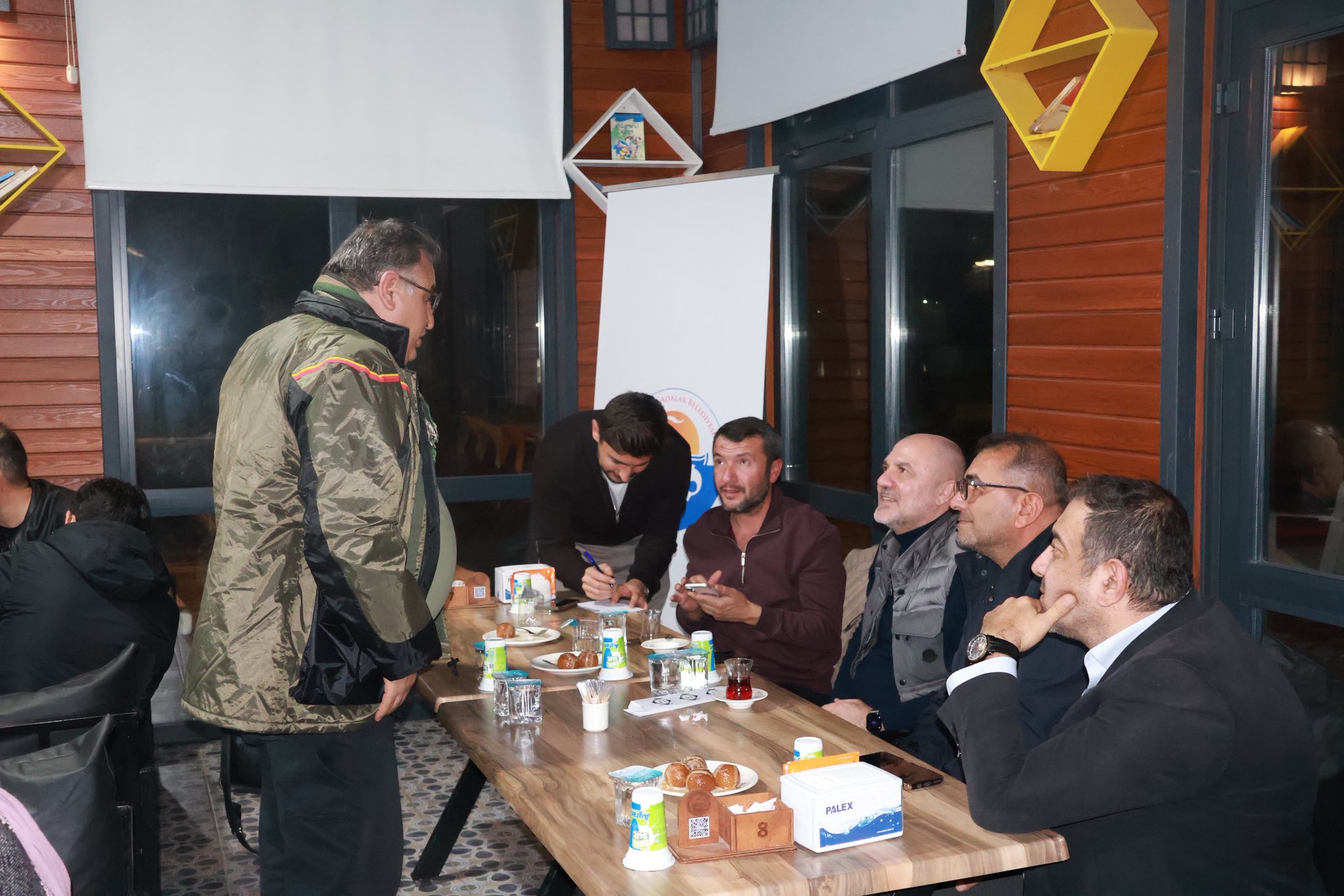 594054692 1233992398762435 3340388103360298919 N