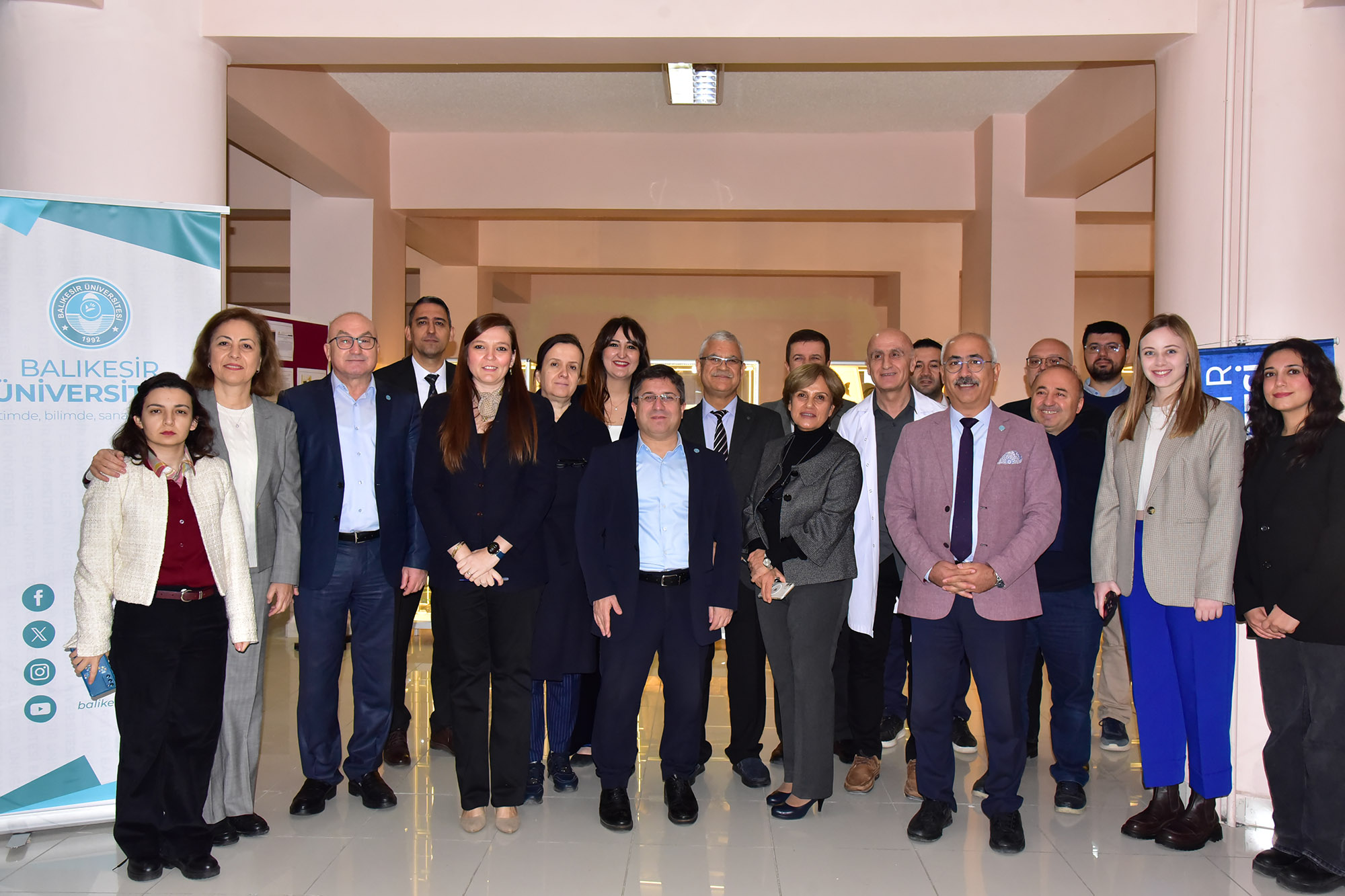 597902292 1297725112384677 3577241429087935429 N