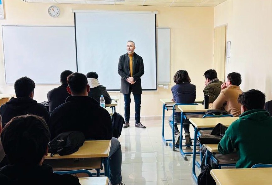 599592211 1296973432459845 8753789597880058562 N