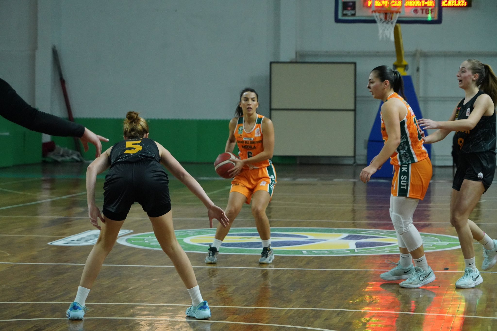 600187211 122229381458138429 3364748946361576338 N