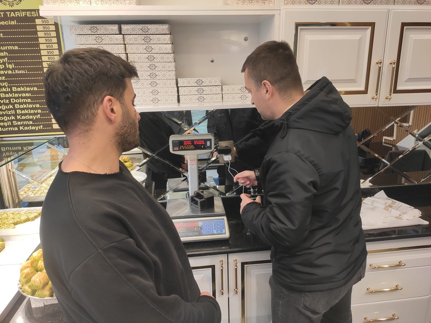 605576168 18340590430225400 4723229364366061997 N