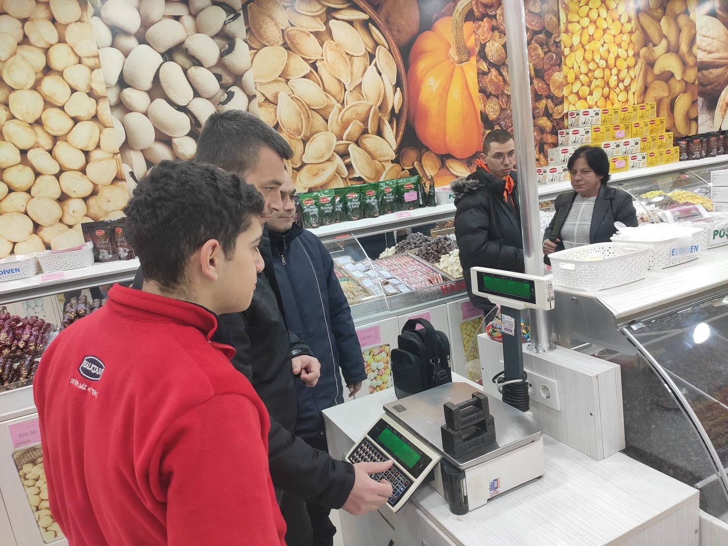 605764500 18340590382225400 7351540584677544529 N-1