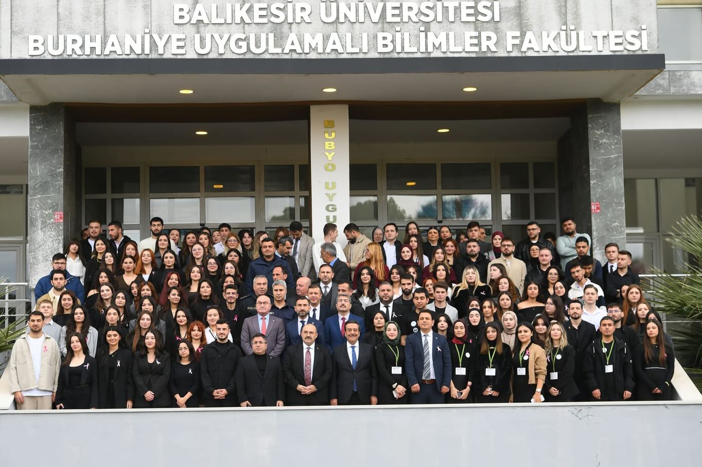 606895228 18318952927222704 351946543962962838 N