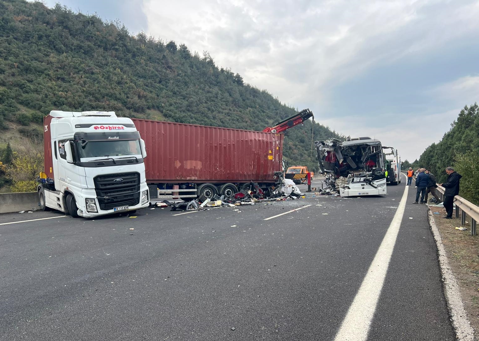 A A 20251206 39905239 39905235 O S M A N I Y E D E Y O L C U O T O B U S U N U N T I R A C A R P T I G I K A Z A D A 7 K I S I O L D U 11 K I S I Y A R A L A N D I