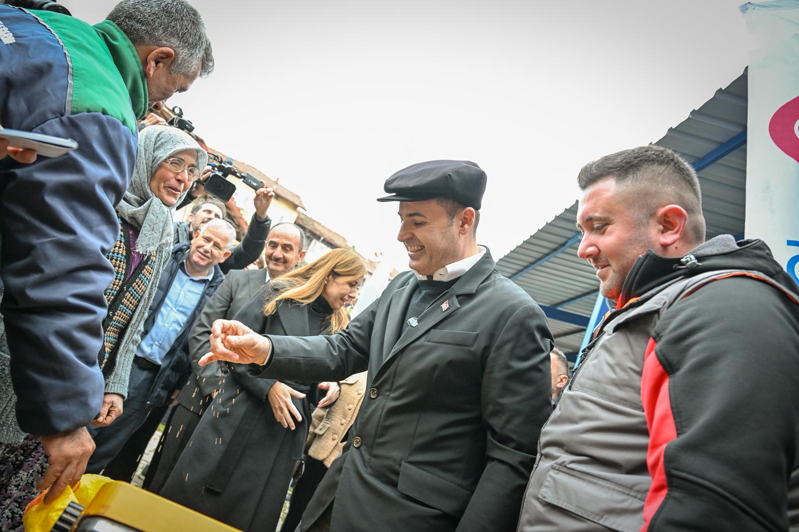 E0876900 45C2 40C4 8727 7F33Ad7Cb201