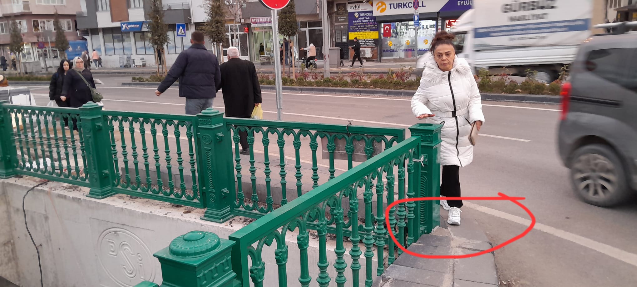 09129220 E469 4E76 8046 5B4929A5Feb3