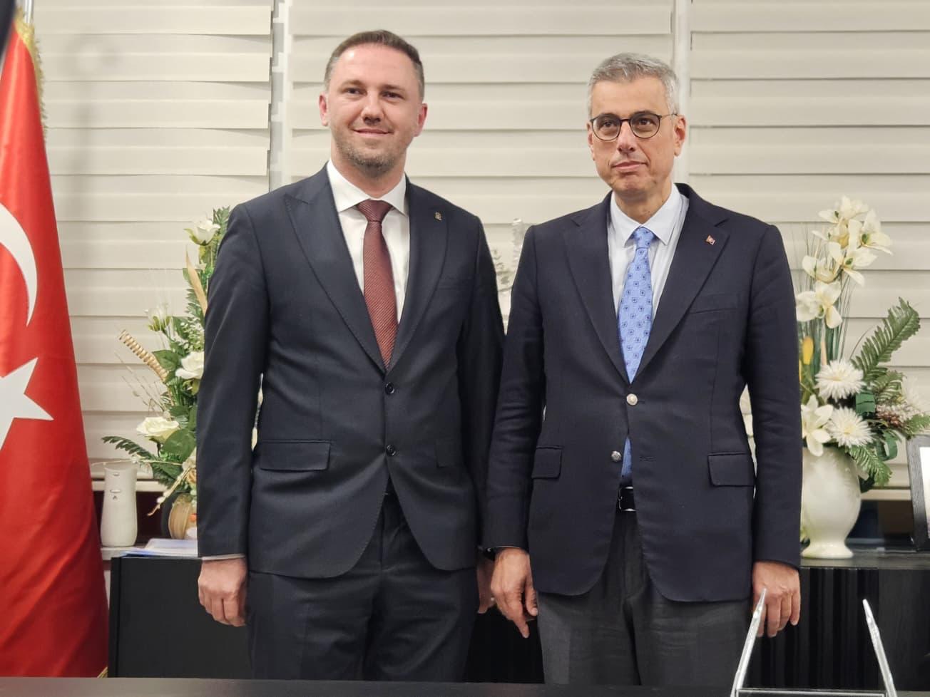 1B980B26 Db7B 40C8 8408 86E8E85A05C0