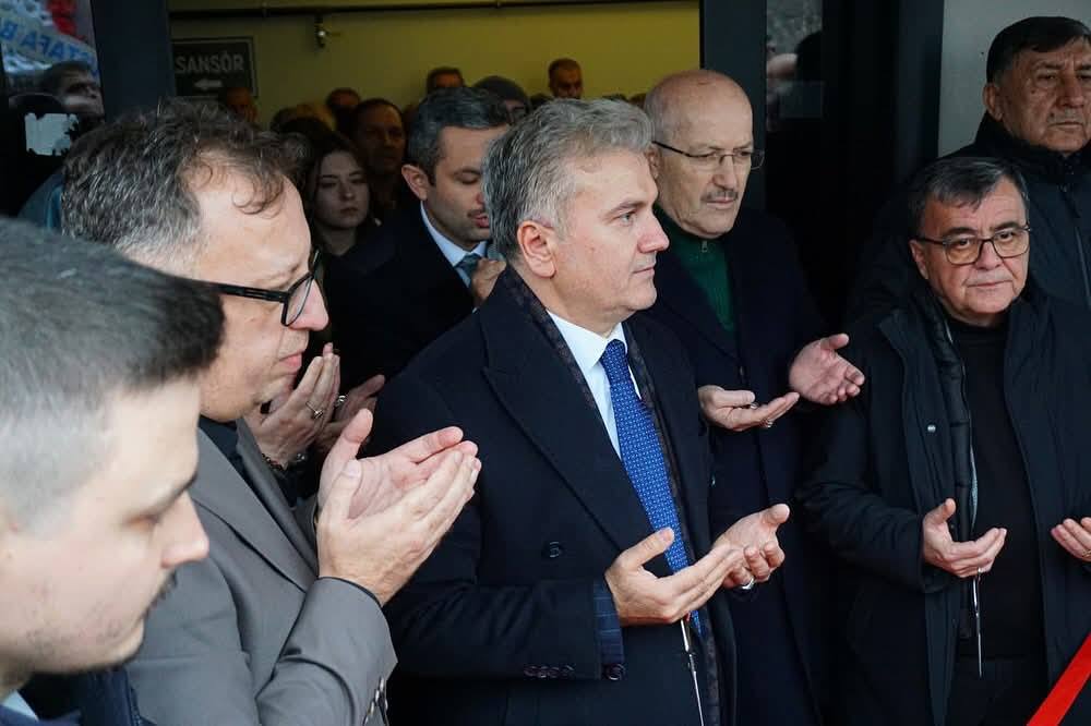 612910151 912968821396778 1758136036715830143 N