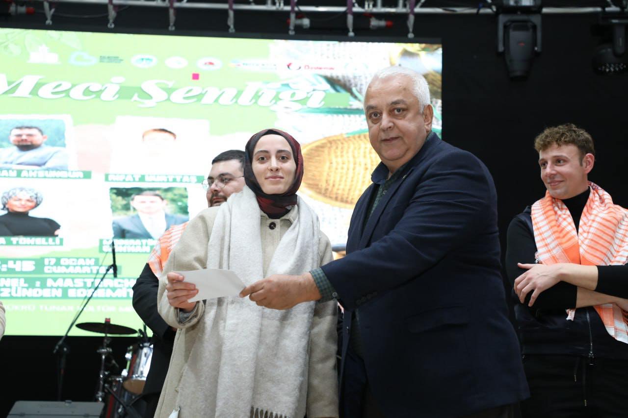 615393744 892861619771531 1143993504402253560 N