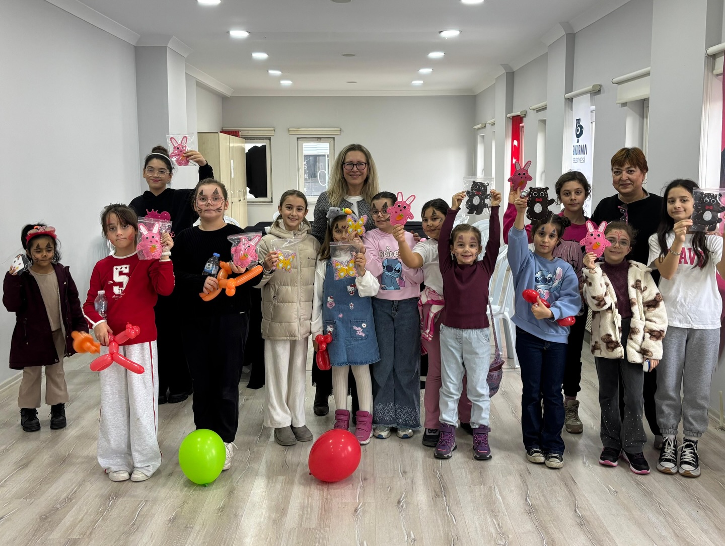 623216279 18344471137225400 7489162728587297867 N