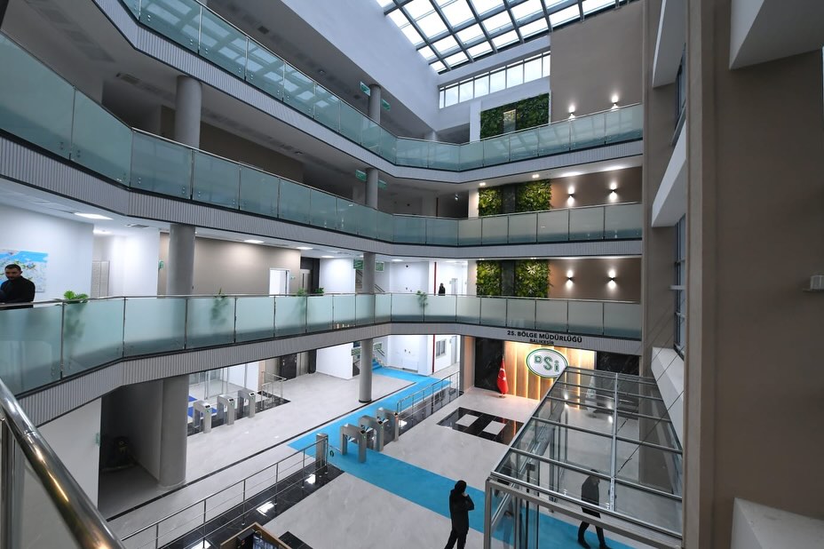 623446599 18322081366222704 3138201062525933632 N