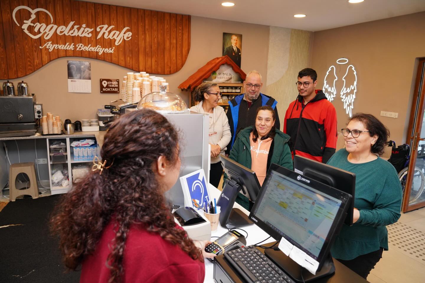 623923989 18525784006064151 5851991271106745399 N