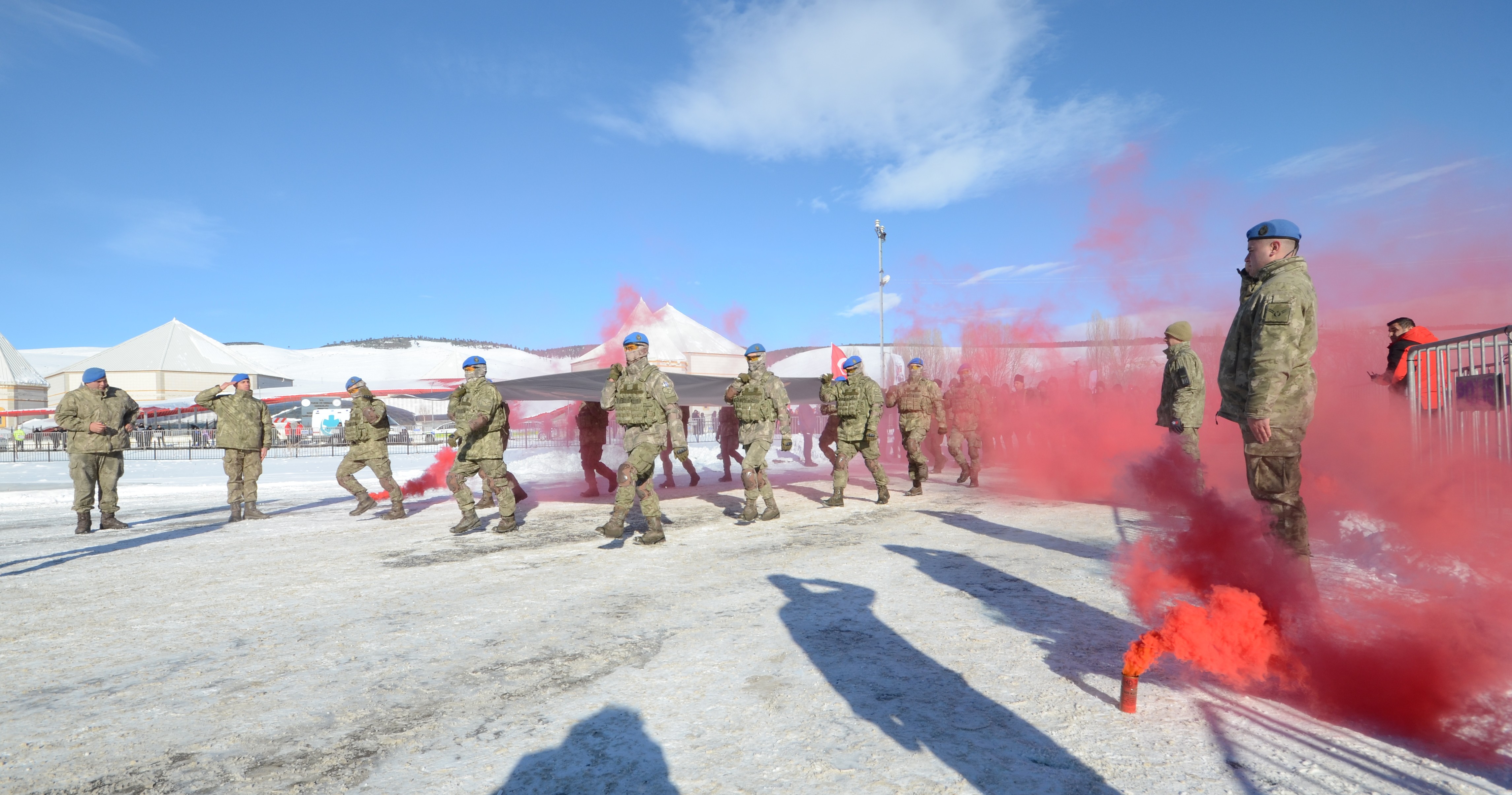 A A 20260104 40155470 40155461 T U R K I Y E S A R I K A M I S S E H I T L E R I N I A N M A K I C I N A L L A H U E K B E R D A G L A R I N D A B I R A R A Y A G E L D I