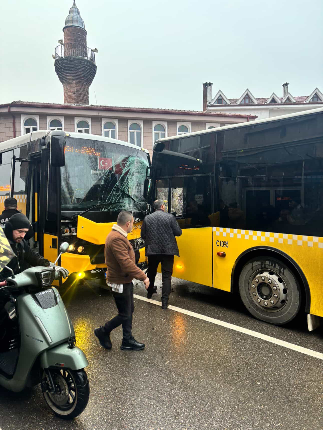 A A 20260123 40341904 40341902 B E Y K O Z D A 2 I E T T O T O B U S U N U N C A R P I S T I G I K A Z A D A 7 K I S I Y A R A L A N D I