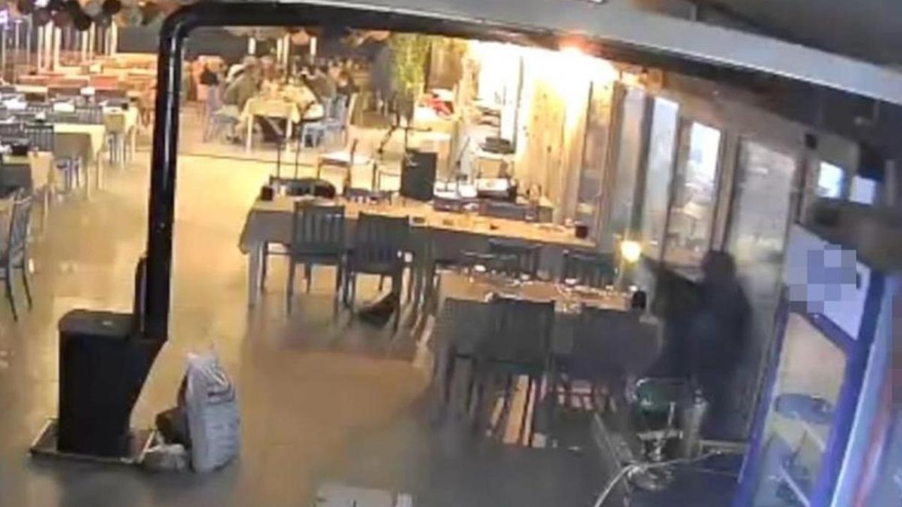 Balikesirdeki Restorana Yilbasi Gecesi Kanli Baskin Tufekle Geri Dondu Cinayet Ani Kamerada 7-1
