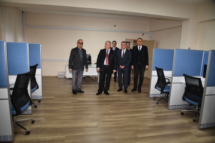 626243011 18057373058677787 5183588741111725300 N