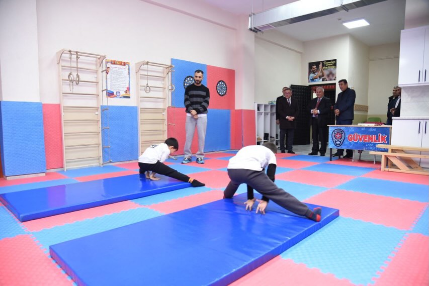 627635048 18057372101677787 7325655175637488617 N