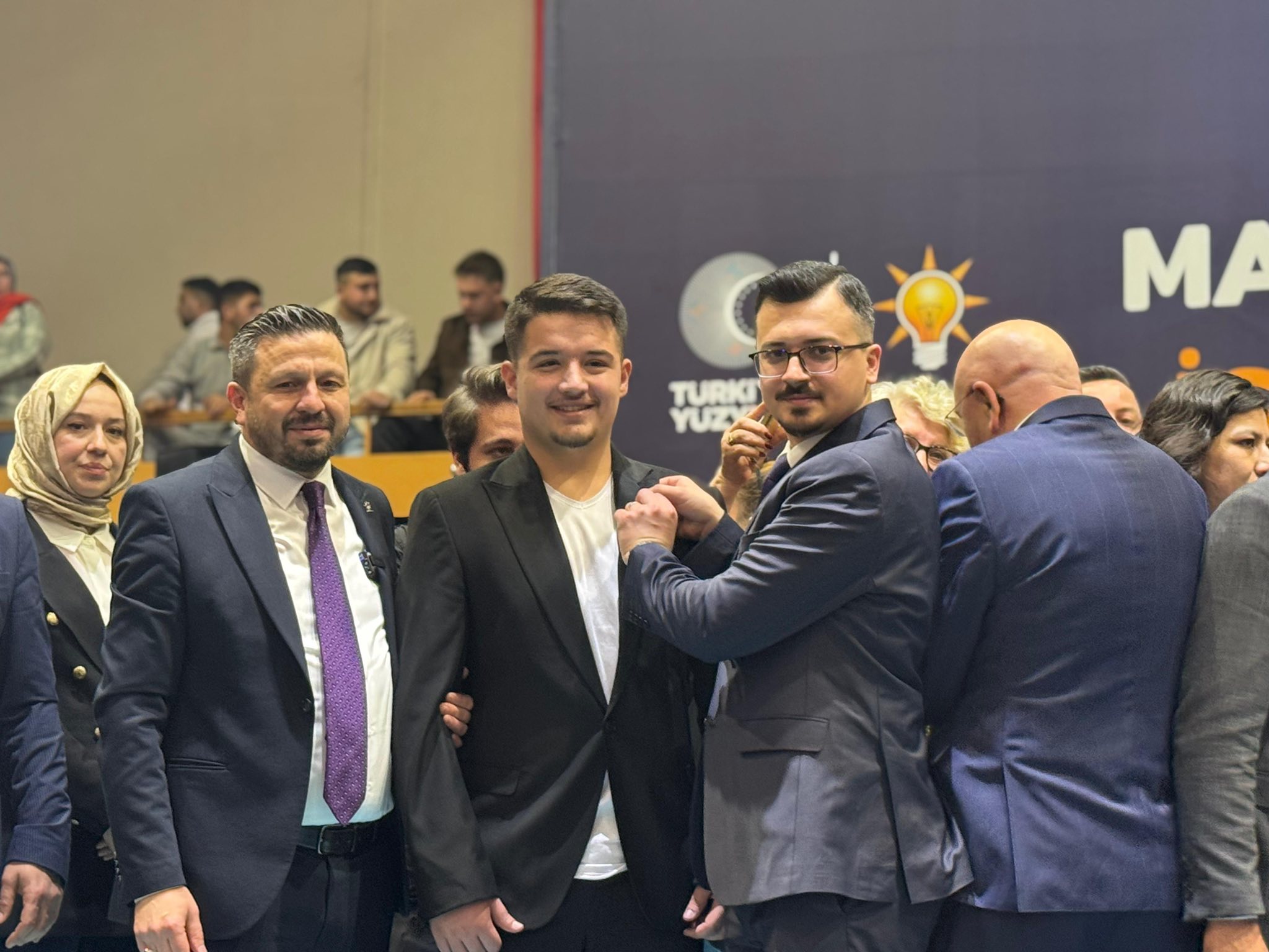 634106882 851847871191873 4491225570819279113 N