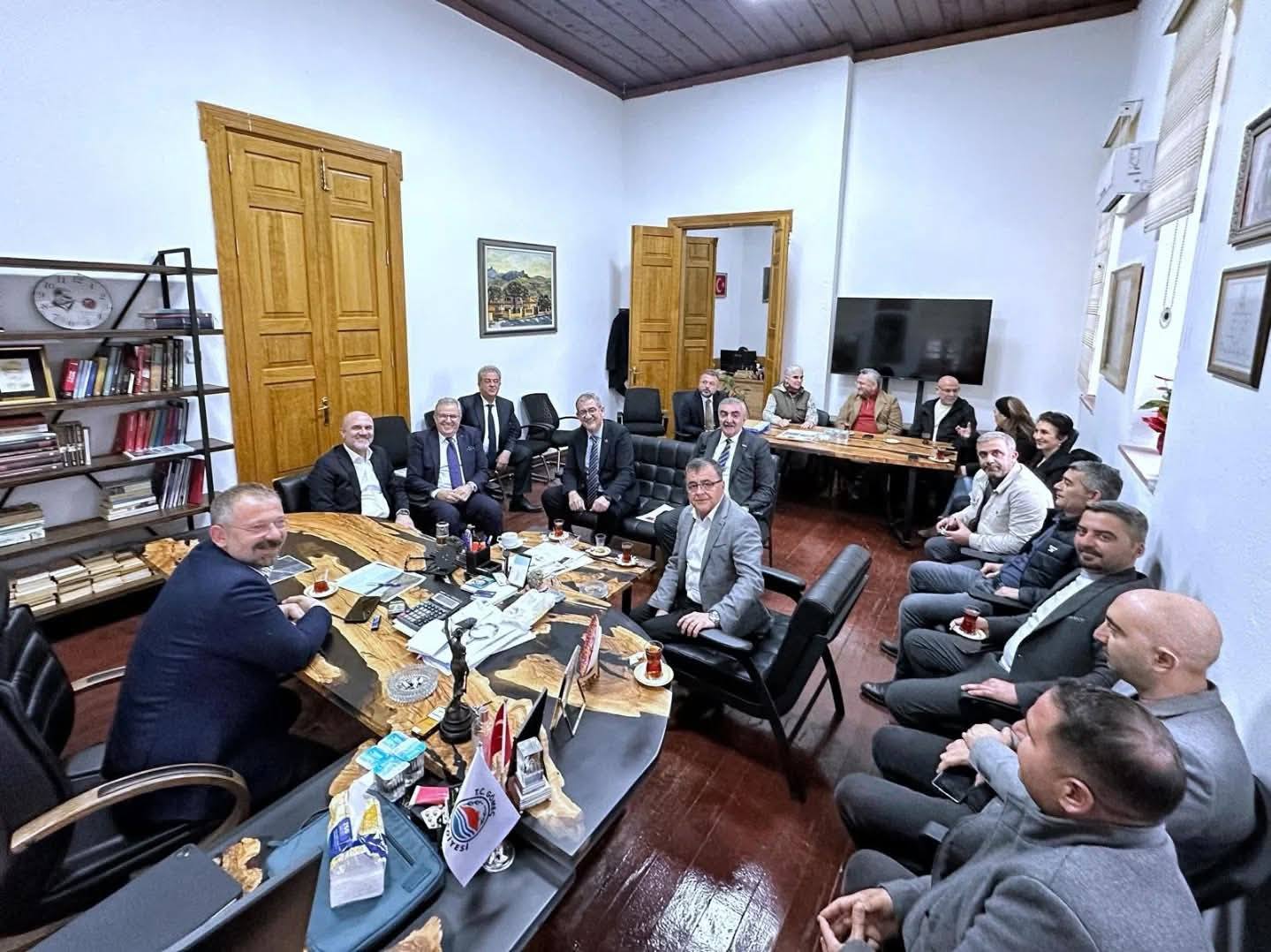 636843793 1323086049838100 1388074968145364159 N